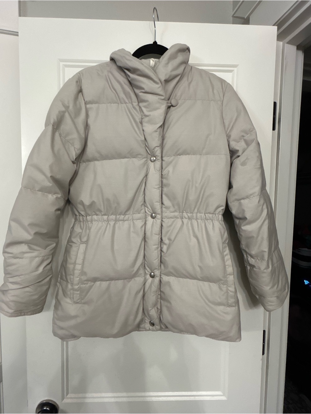 Vintage 80s/early 90s LL Bean Light Gray Women's Puffer Coat with Drawstring Wai